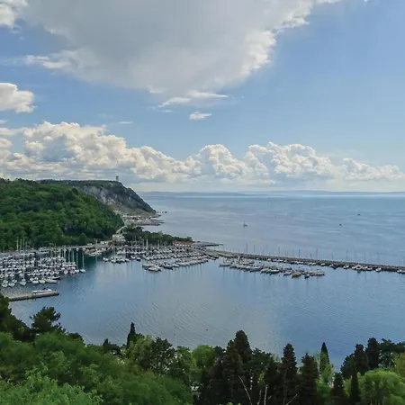 Gorgeous In V Brdih * Dobrovo